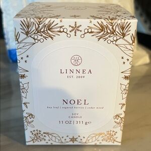 Linnea Noel Soy Candle - Bay leaf, Sugared Berries, and Cedar Wood